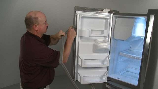 замена уплотнителя дверцы холодильника Liebherr