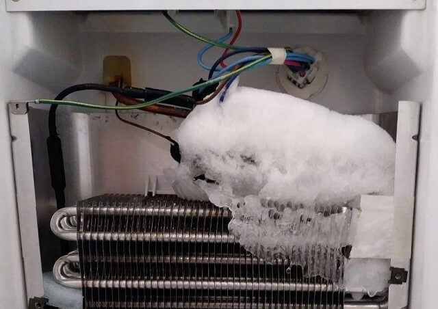 замёрзла система оттайки холодильника Liebherr